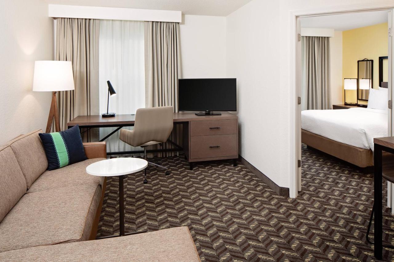 Residence Inn Boston Дедхэм Экстерьер фото