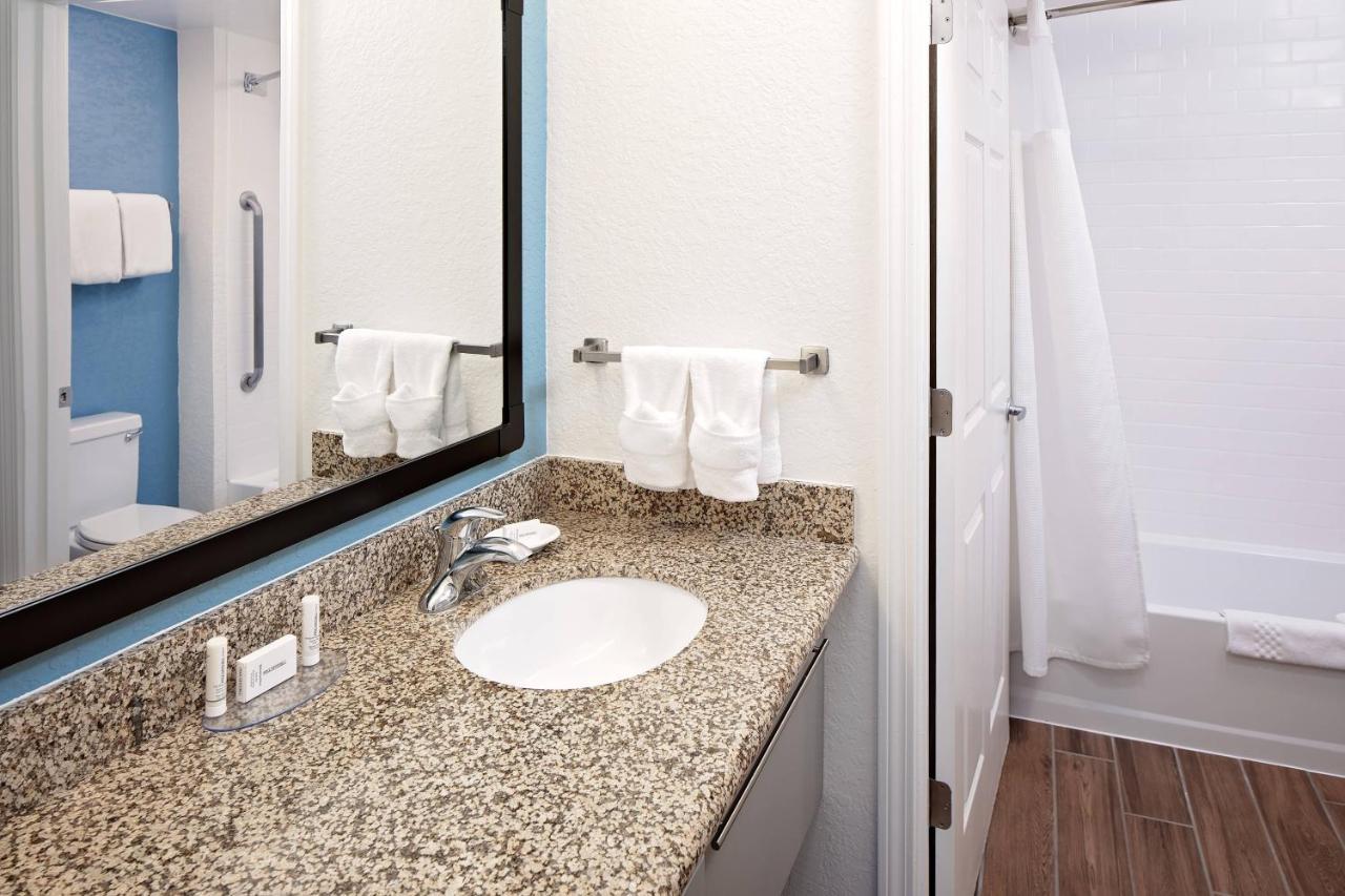Residence Inn Boston Дедхэм Экстерьер фото