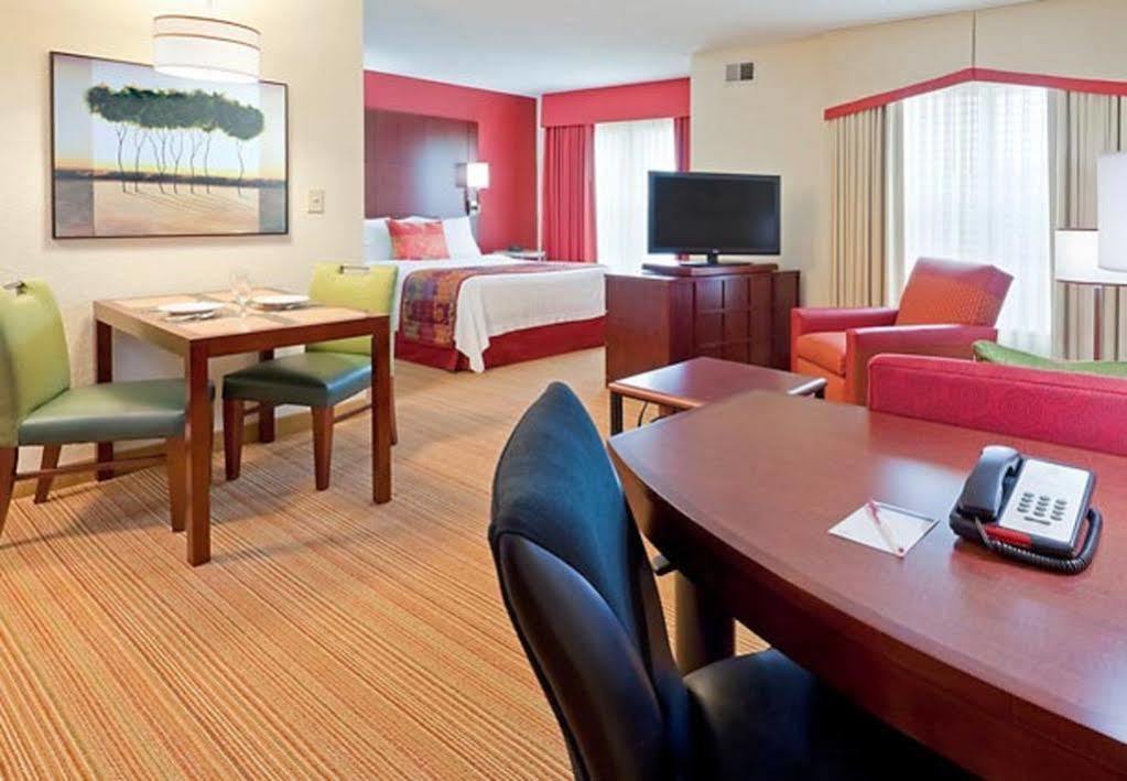 Residence Inn Boston Дедхэм Экстерьер фото