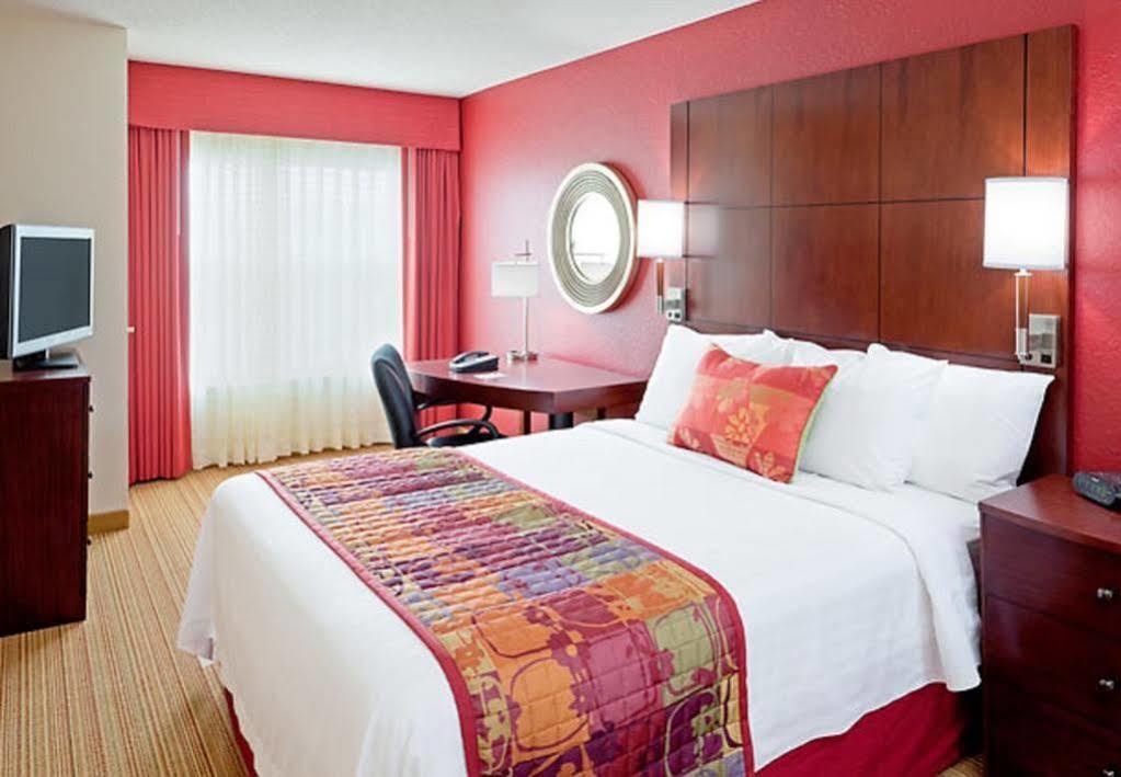 Residence Inn Boston Дедхэм Экстерьер фото