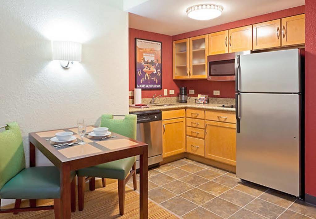 Residence Inn Boston Дедхэм Экстерьер фото
