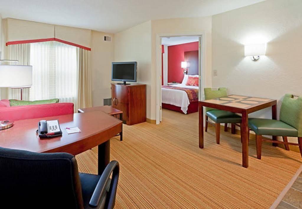 Residence Inn Boston Дедхэм Экстерьер фото